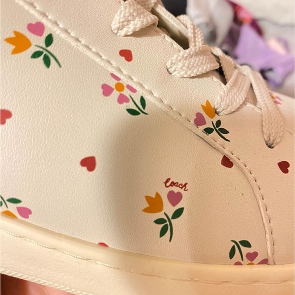 Coach valentines collection - Picture 2 of 3